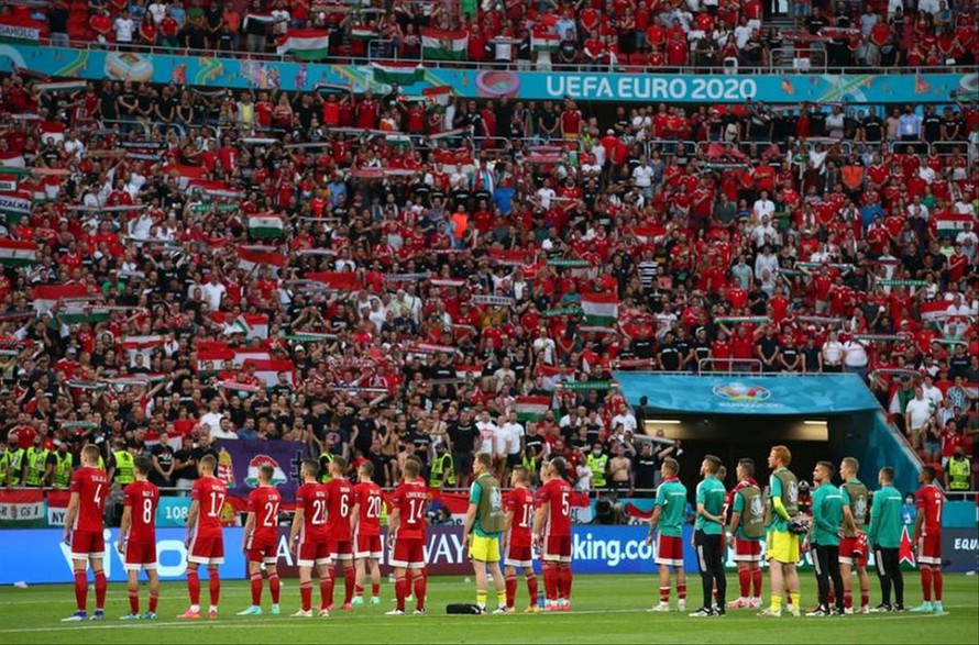 Hình ảnh ấn tượng trên Sân vận động Puskas Arena (Hungary) trong trận chủ nhà Hungary tiếp Bồ Ðào Nha tối 15-6. Ảnh: Internet